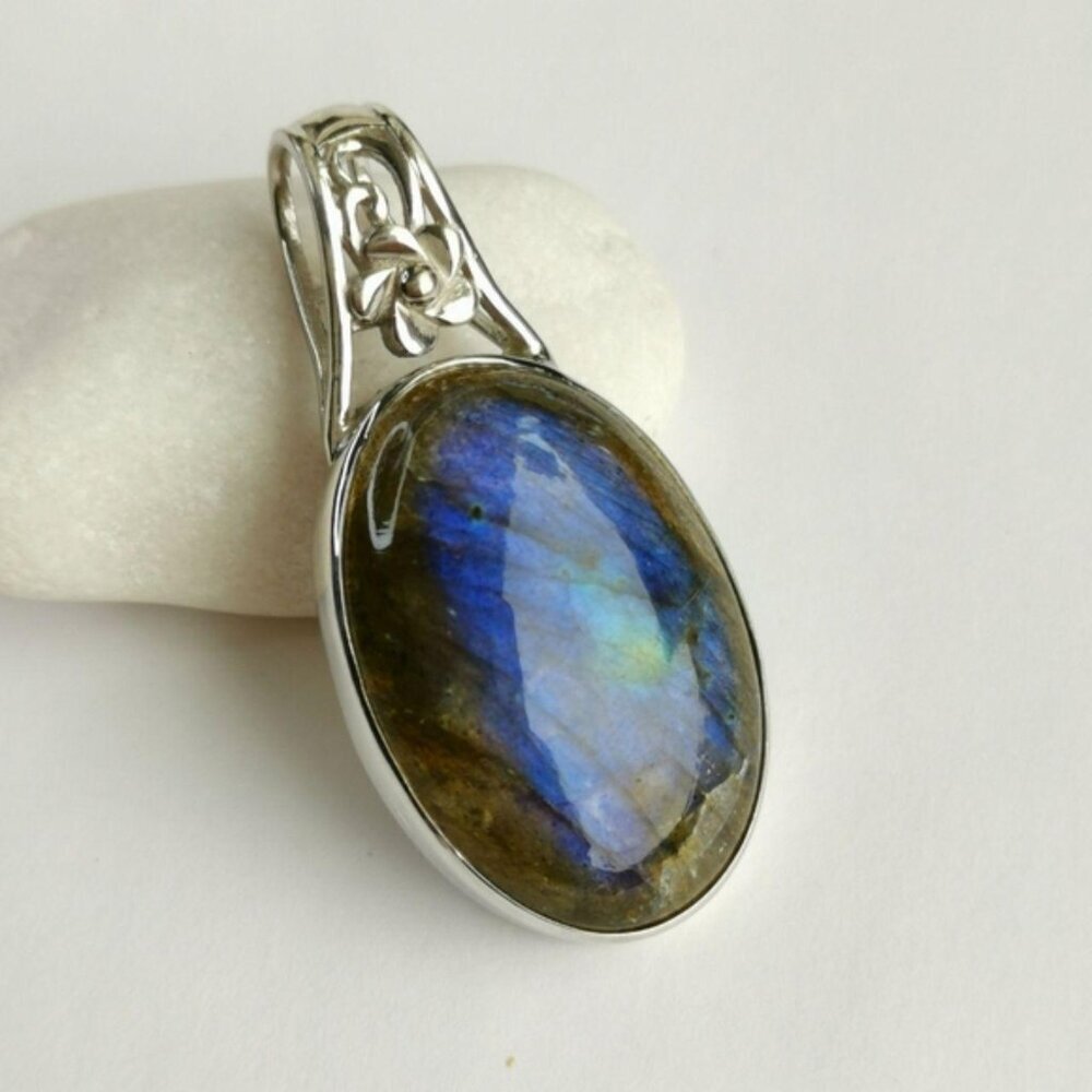 Sterling silver Cabochon labradorite pendant 🆕